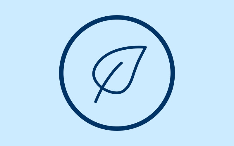 Ciemnoniebieska ikona liścia, symbolizująca redukcję odpadów produktowych