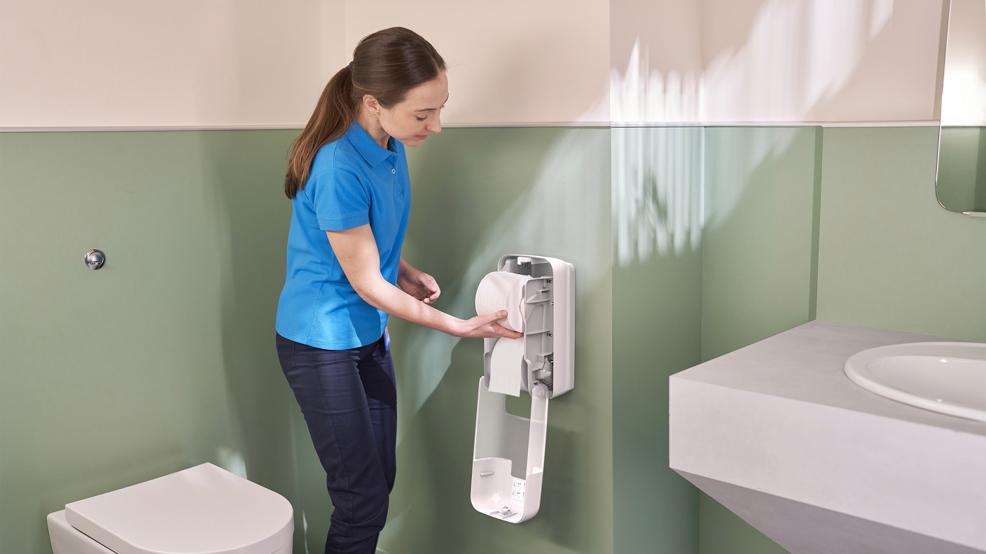 Cleaner refilling Tork OptiServe