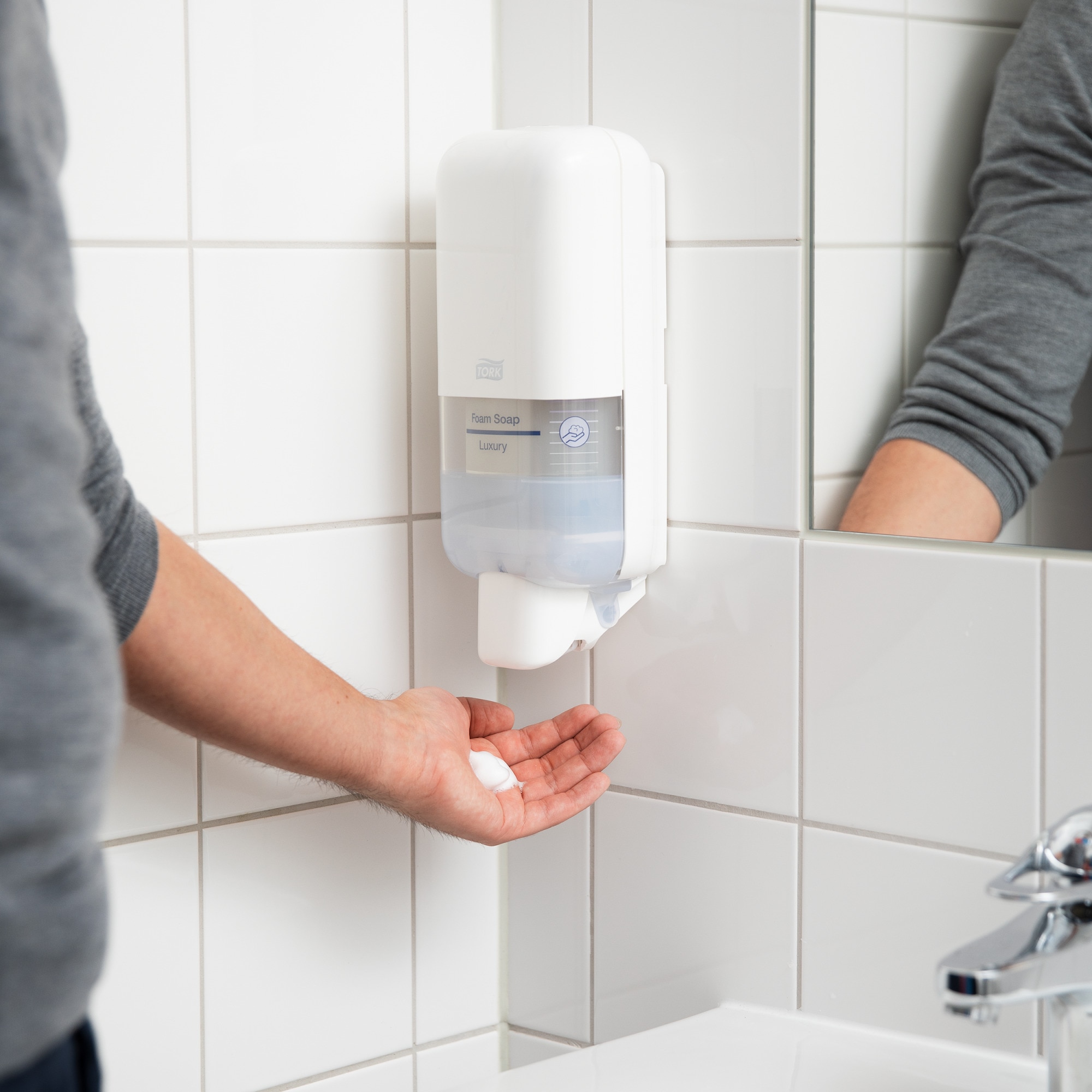 Tork Sabun ve Dezenfektan Dispenseri Beyaz S4