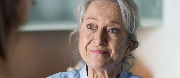 Une femme âgée