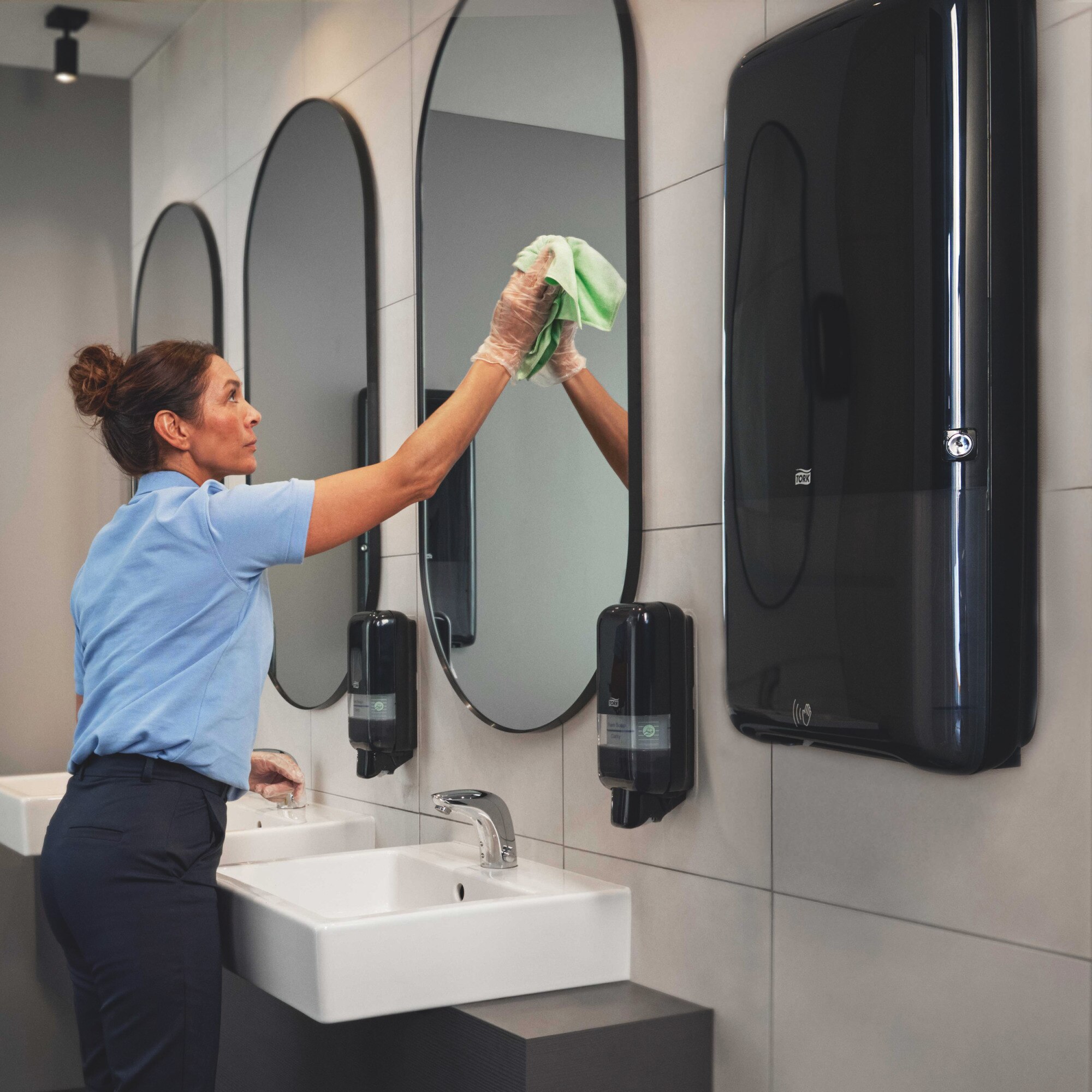 トップス tm1102 Tork PeakServe® Automatic Continuous™ Paper Hand Towel Dispenser